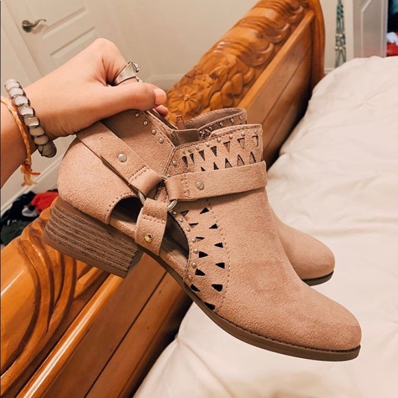 Shoes - LIGHT PINK BOOTIES